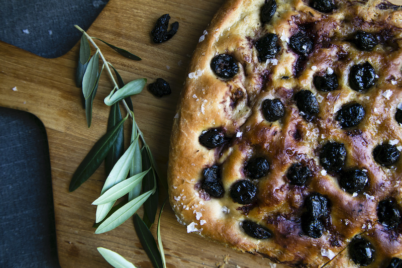 olive and red wine flatbread